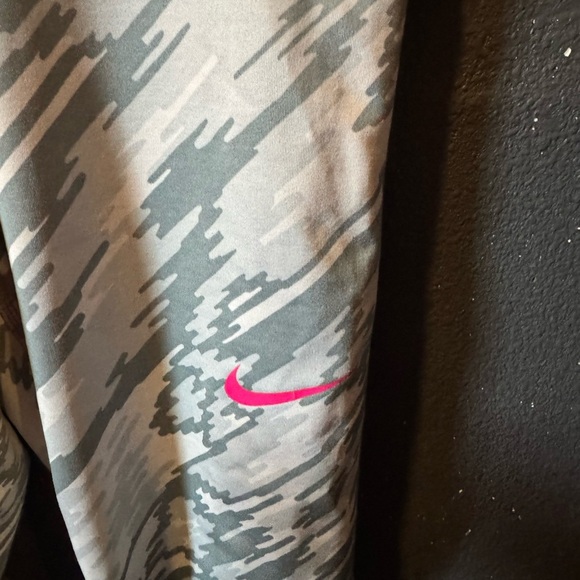 Nike Pro Gray and Pink Leggings Dynamic Performance Wear - Picture 2 of 5